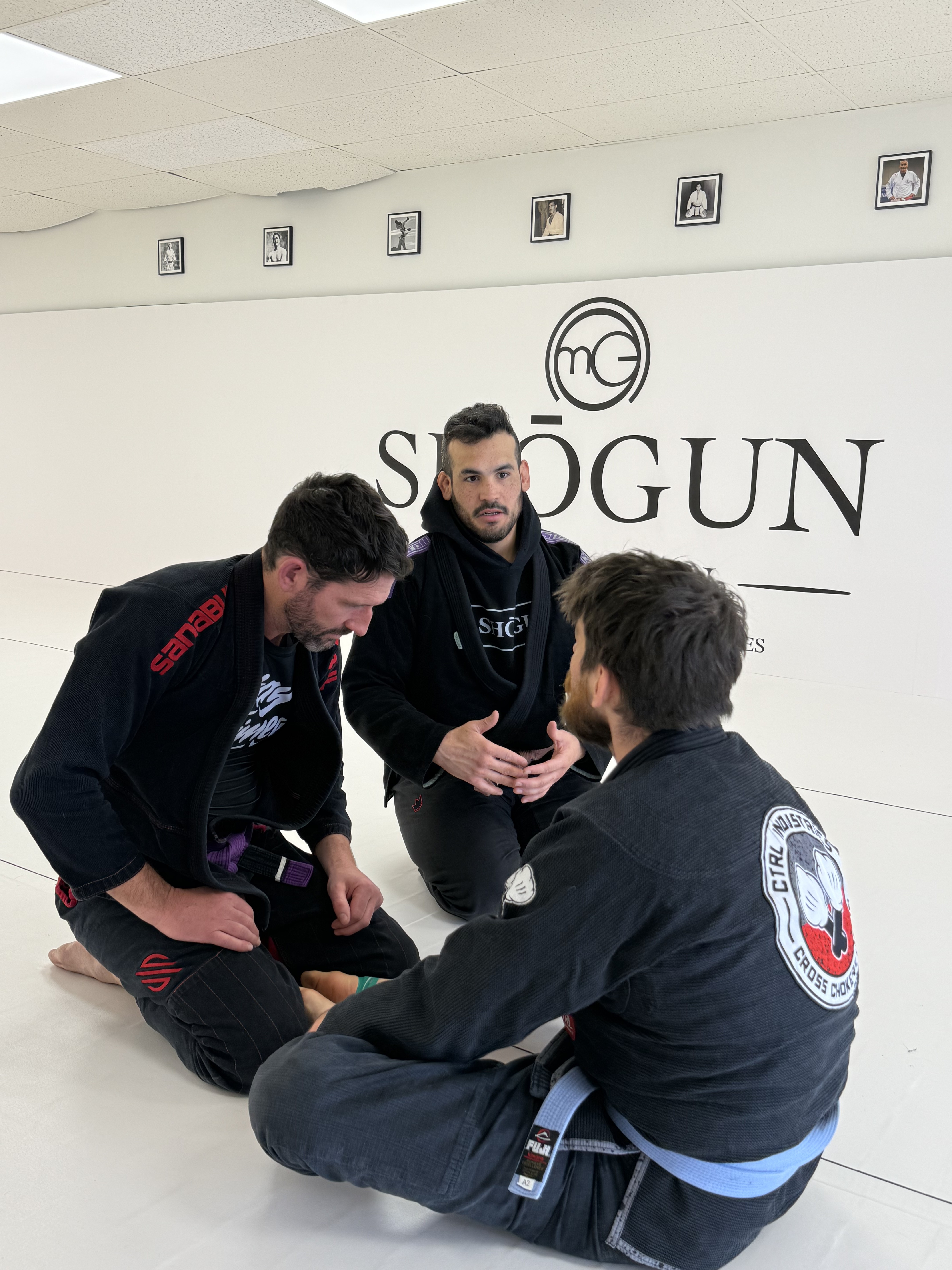 A Shōgun coach helping students during class